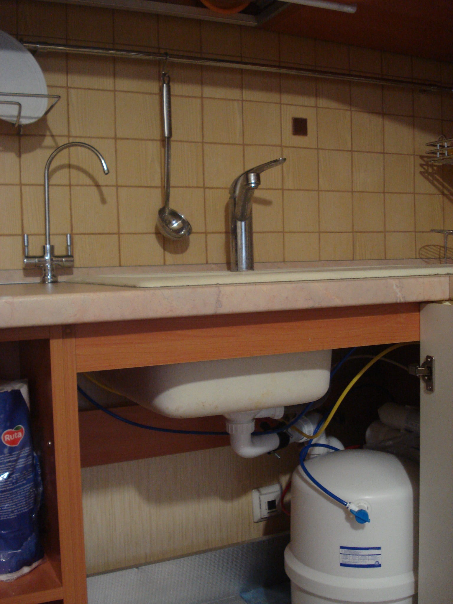 установка фильтров для очистки воды на кухню под мойку